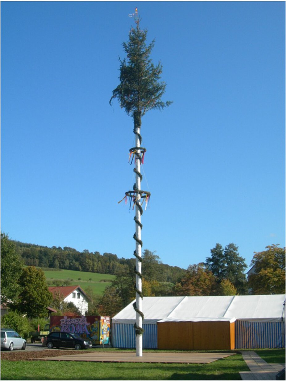 Kirmesbaum zur Zeltkirmes 2009 zum 20. Jährigen Jubiläum des Vereins - Die Kirmesgeschichte ist aber schon deutlich älter